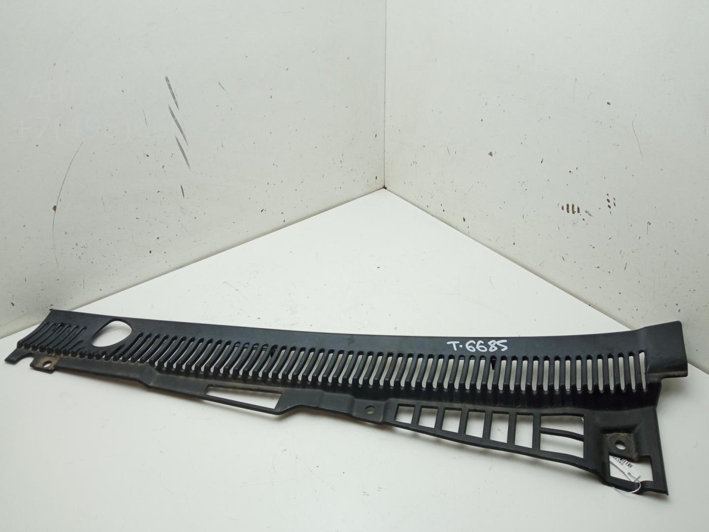 Решетка стеклоочистителей (Жабо)