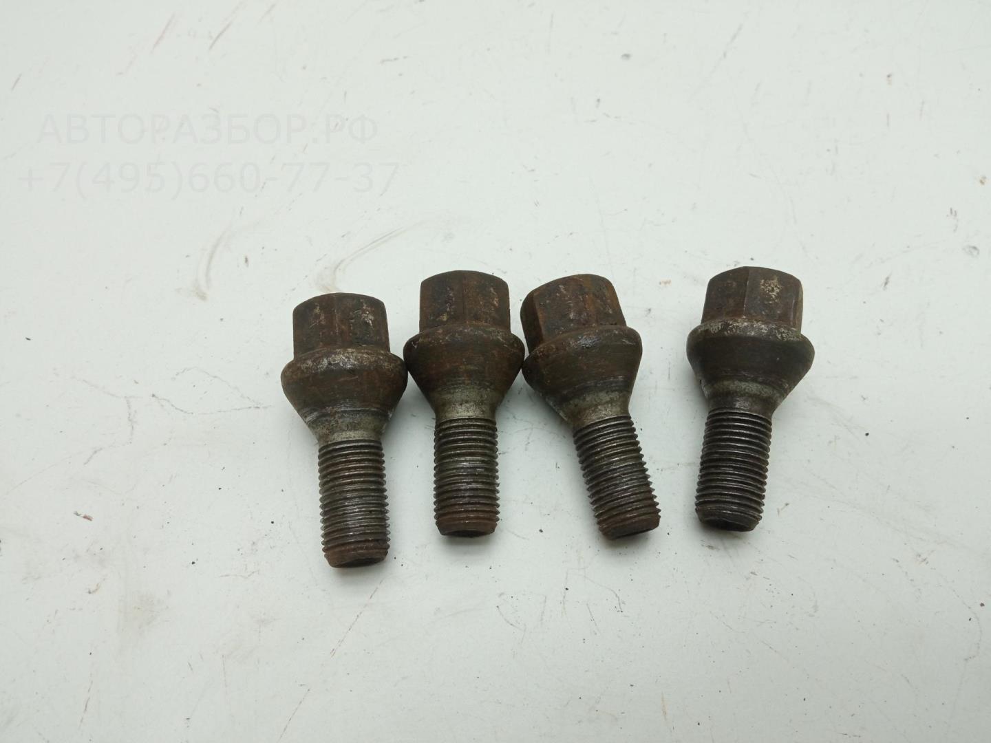 Болт колесный