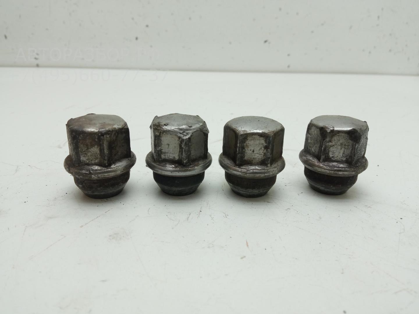 Болт колесный