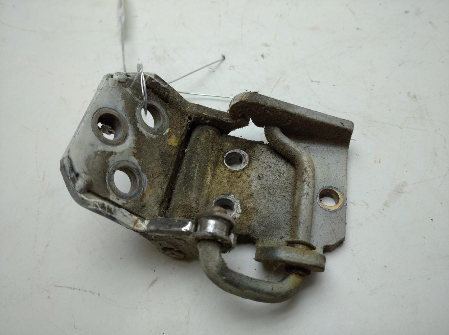 Петля двери