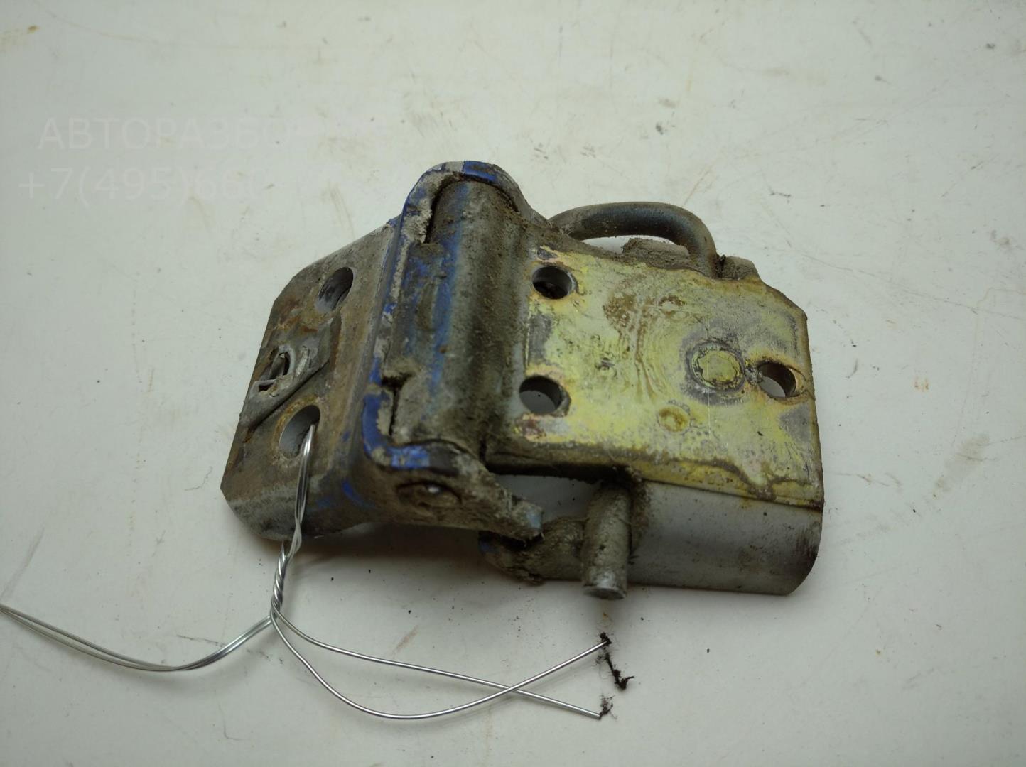 Петля двери