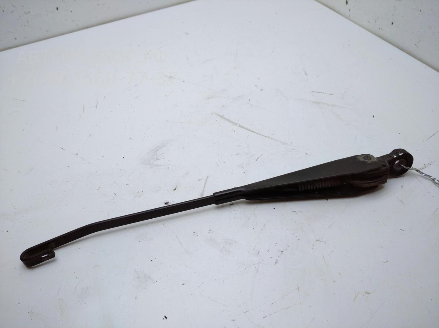 Поводок стеклоочистителя заднего