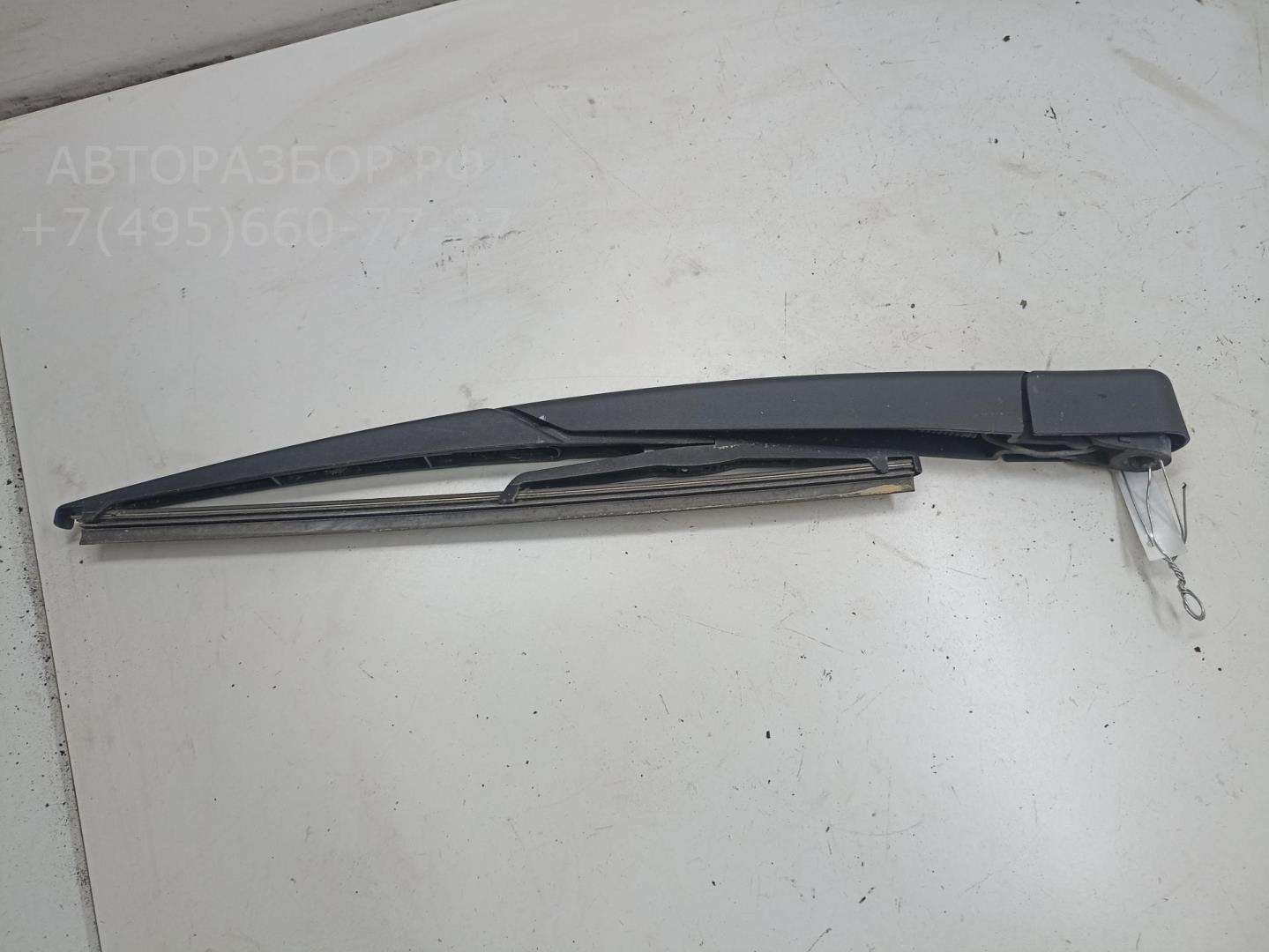 Поводок стеклоочистителя заднего