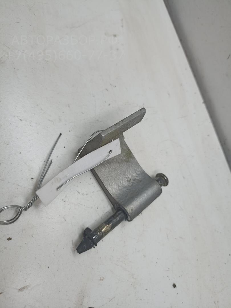 Петля крышки багажника