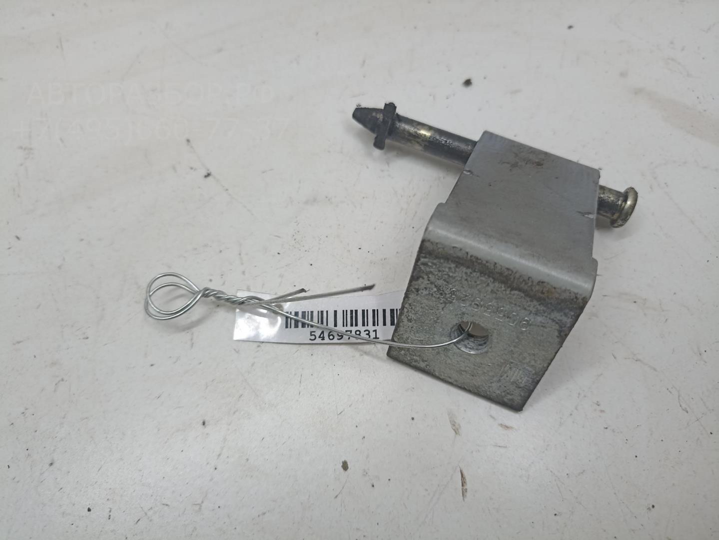 Петля крышки багажника