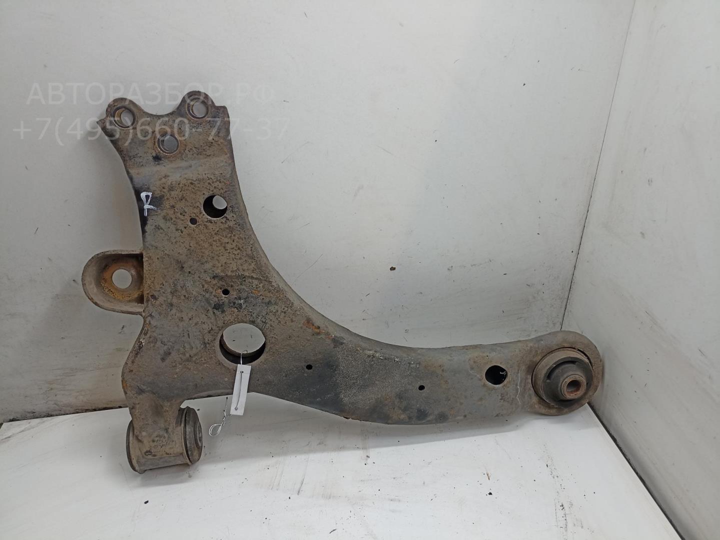 Рычаг передний правый