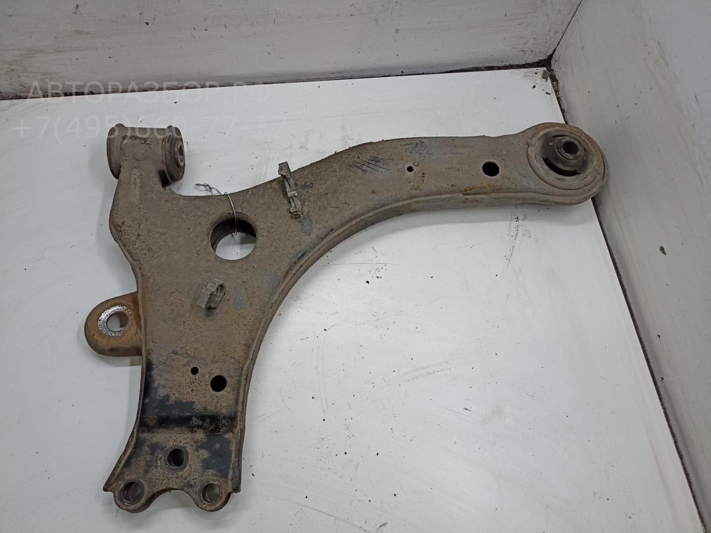 Рычаг передний правый