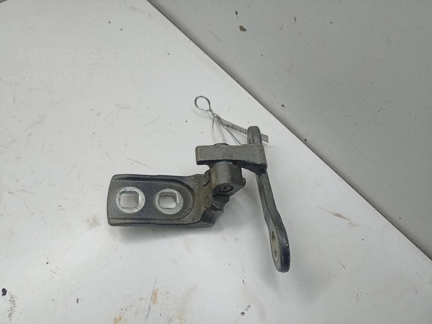 Петля двери