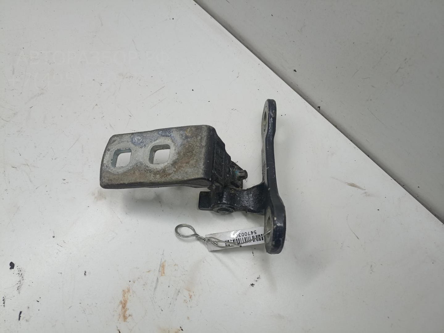 Петля двери