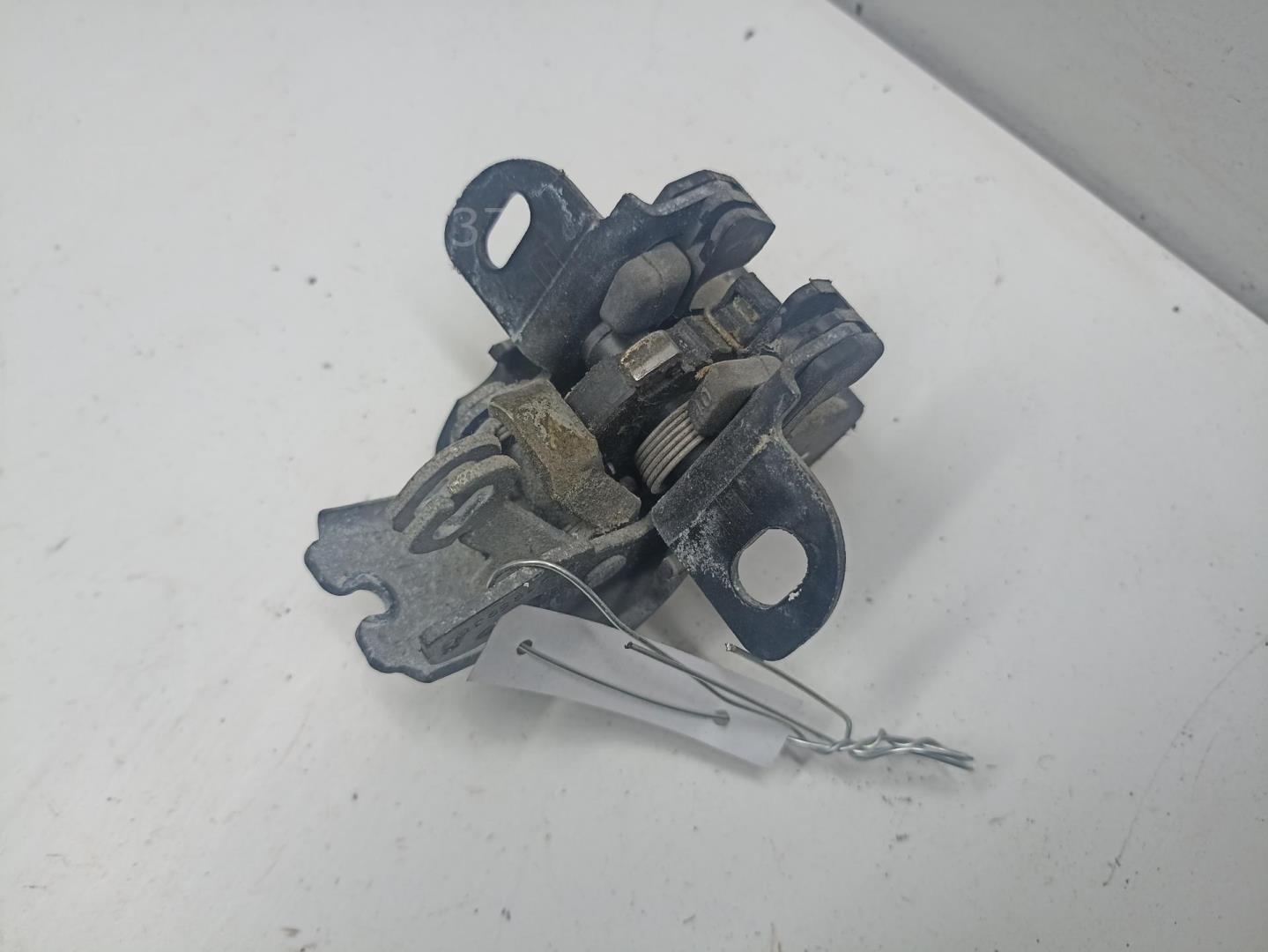 Замок двери задней левой