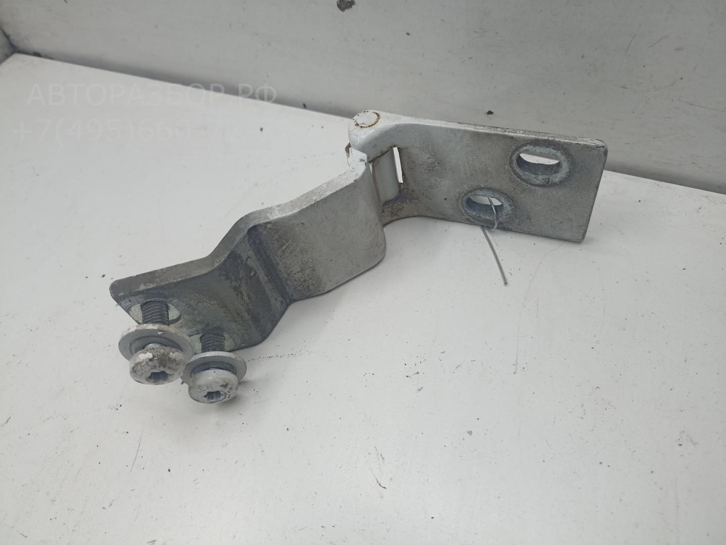 Петля крышки багажника