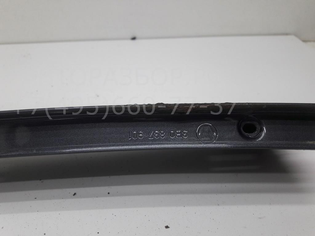 Накладка двери передней левой