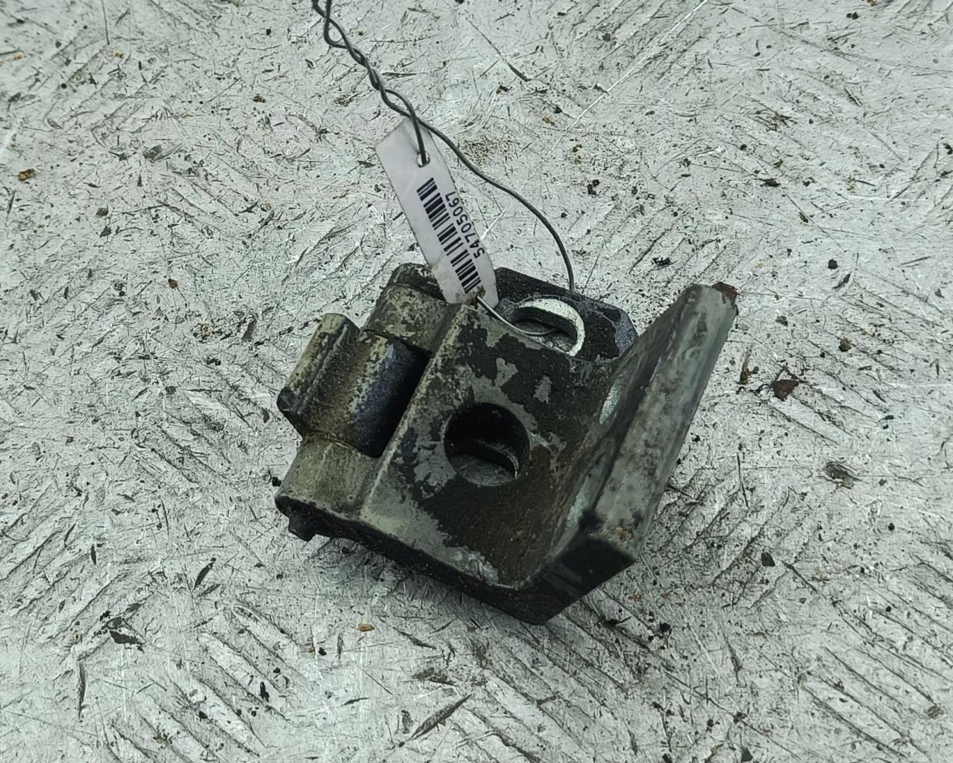 Петля двери