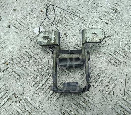 Петля крышки багажника