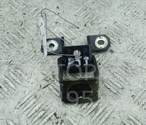 Петля крышки багажника