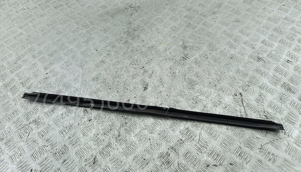 Накладка стекла переднего правого