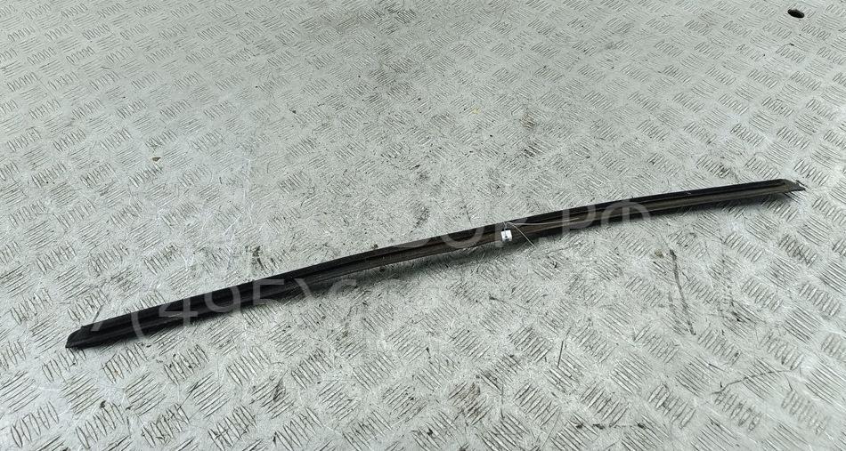 Накладка стекла заднего правого