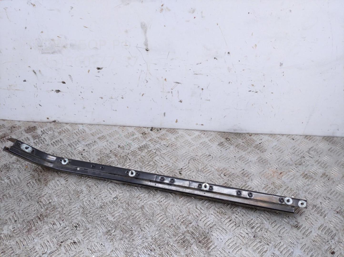 Направляющая двери сдвижной