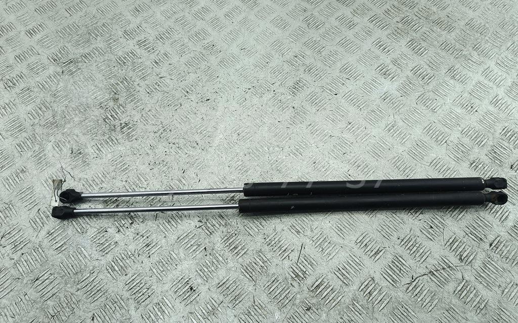 Амортизатор крышки багажника