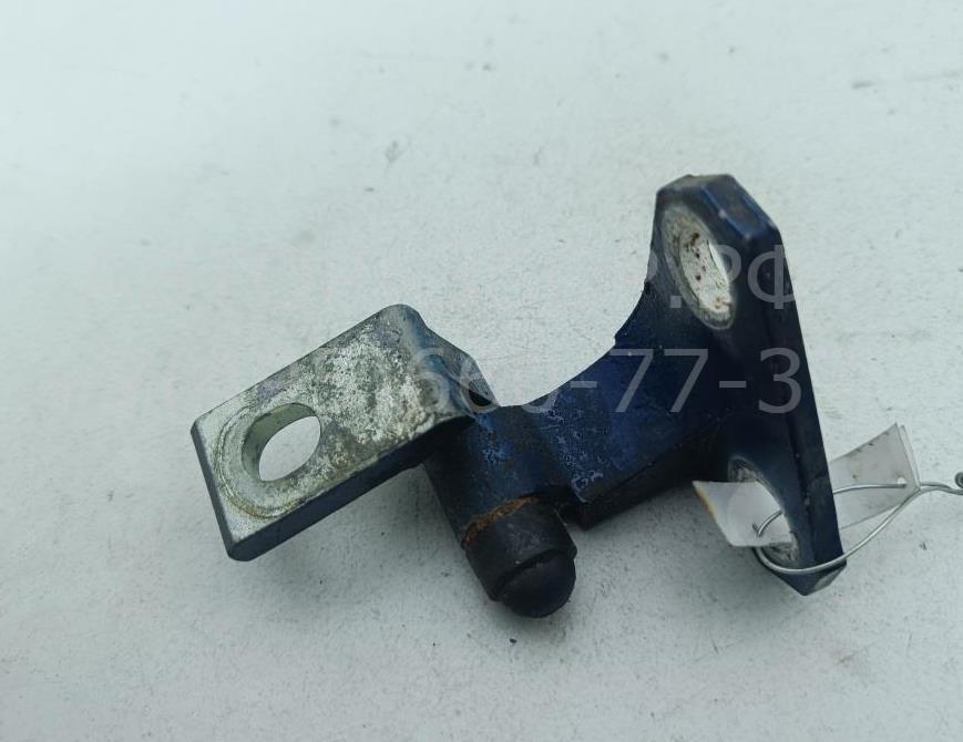 Петля двери