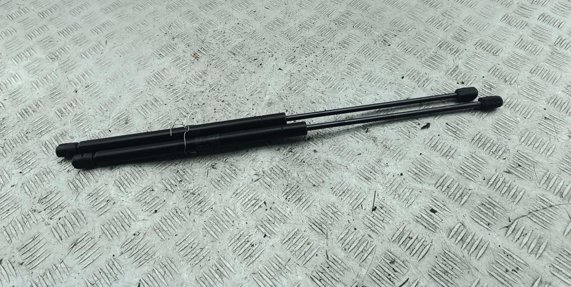 Амортизатор крышки багажника