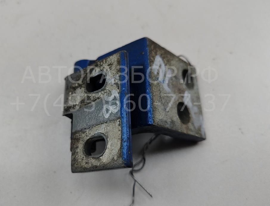 Петля двери