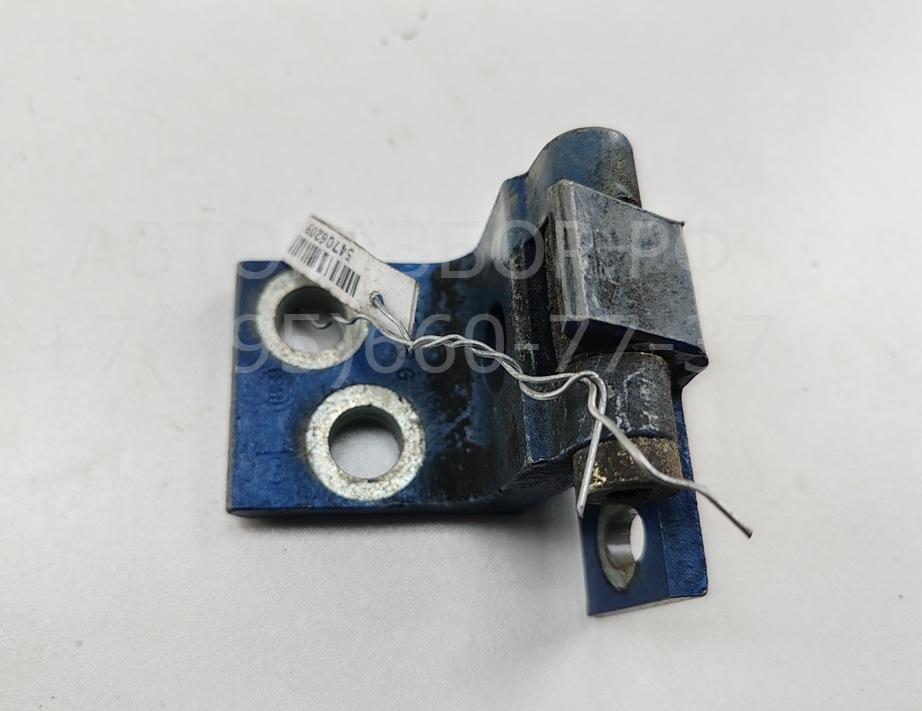 Петля двери