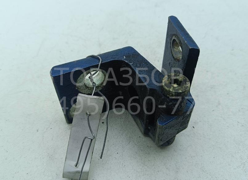 Петля двери