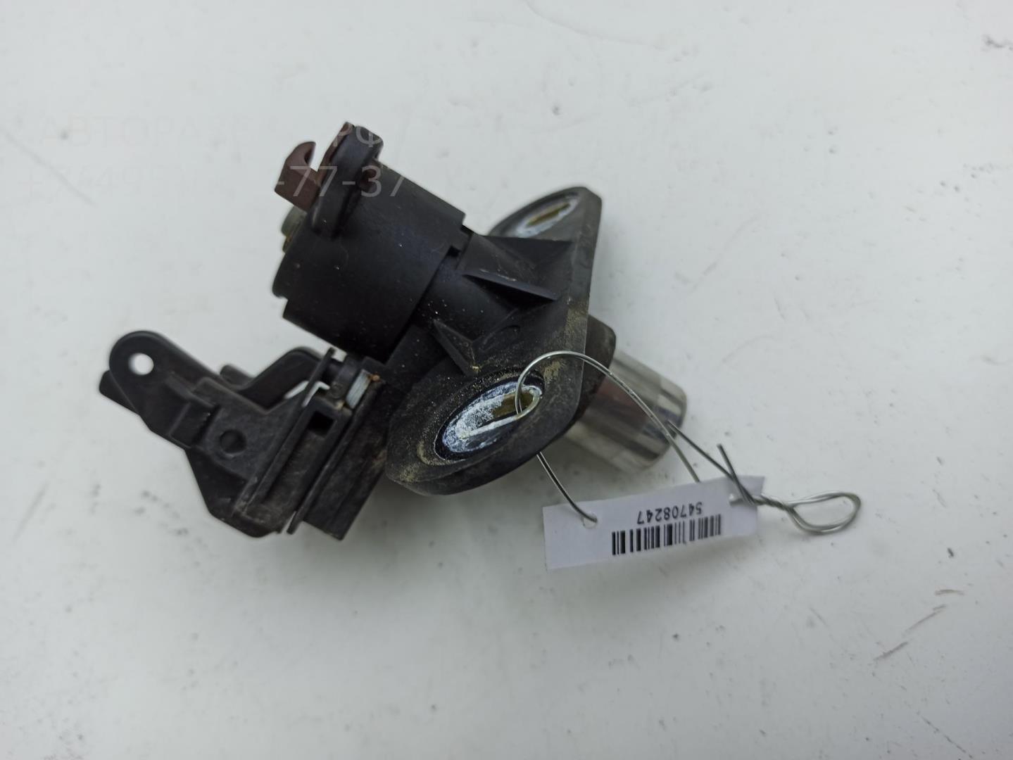 Кнопка открывания багажника