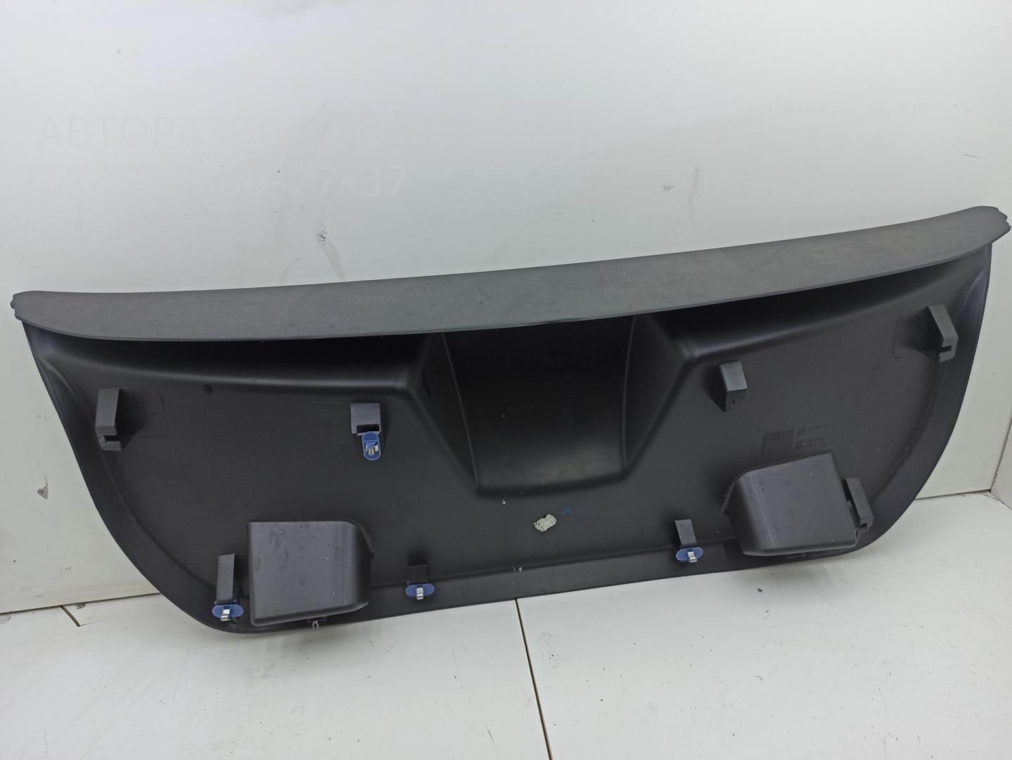 Обшивка крышки багажника