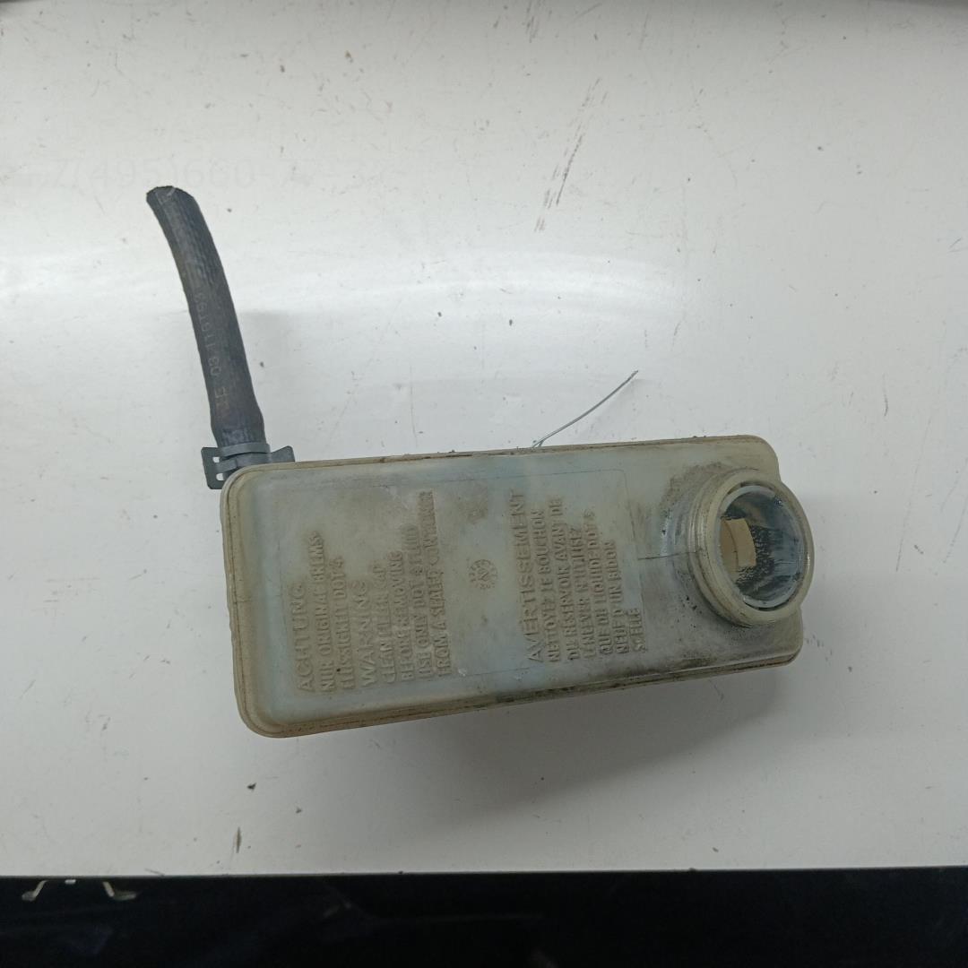 Бачок главного тормозного цилиндра