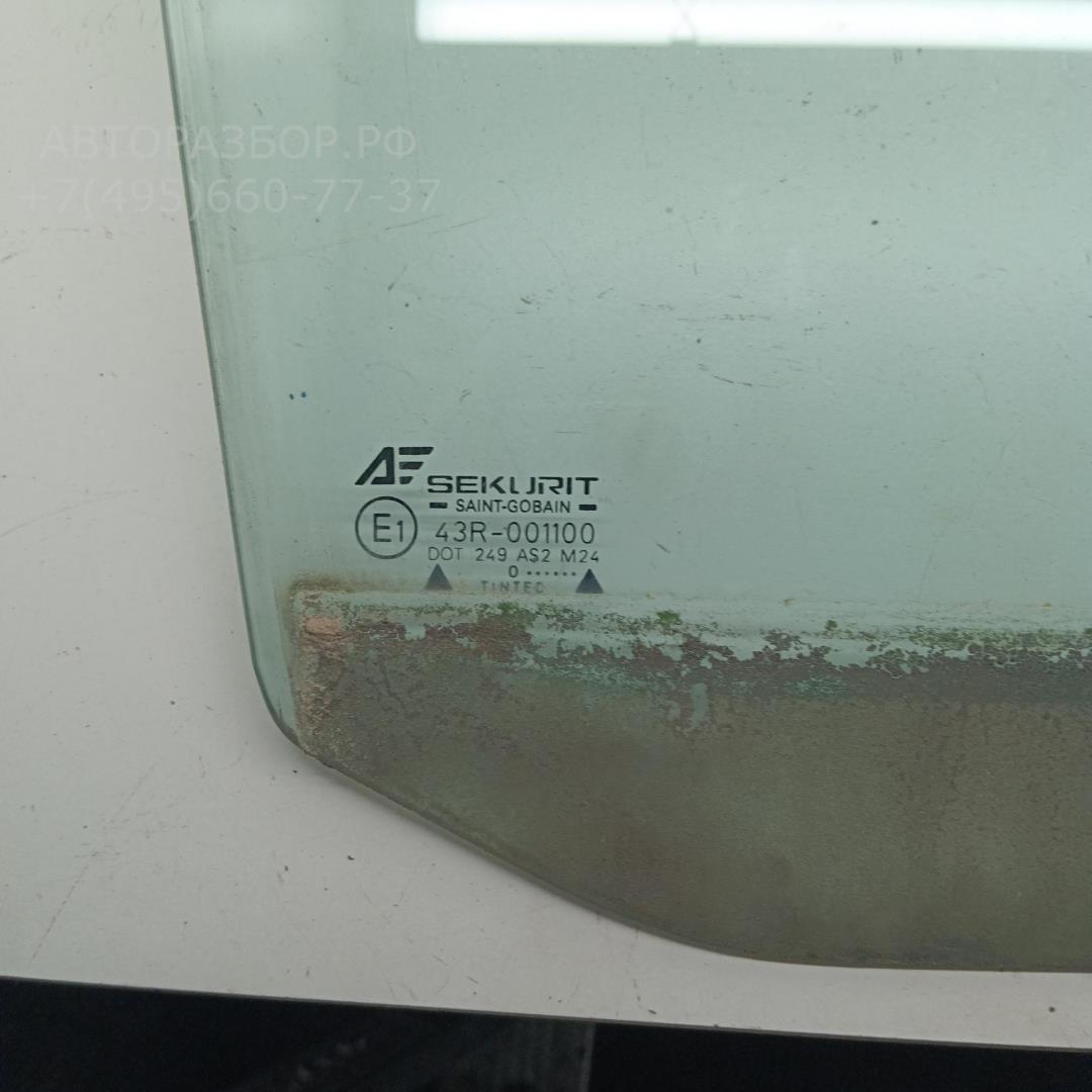 Стекло двери передней правой
