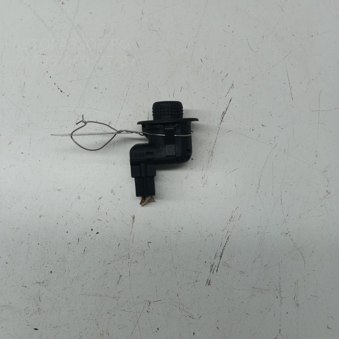 Кнопка регулировки зеркала