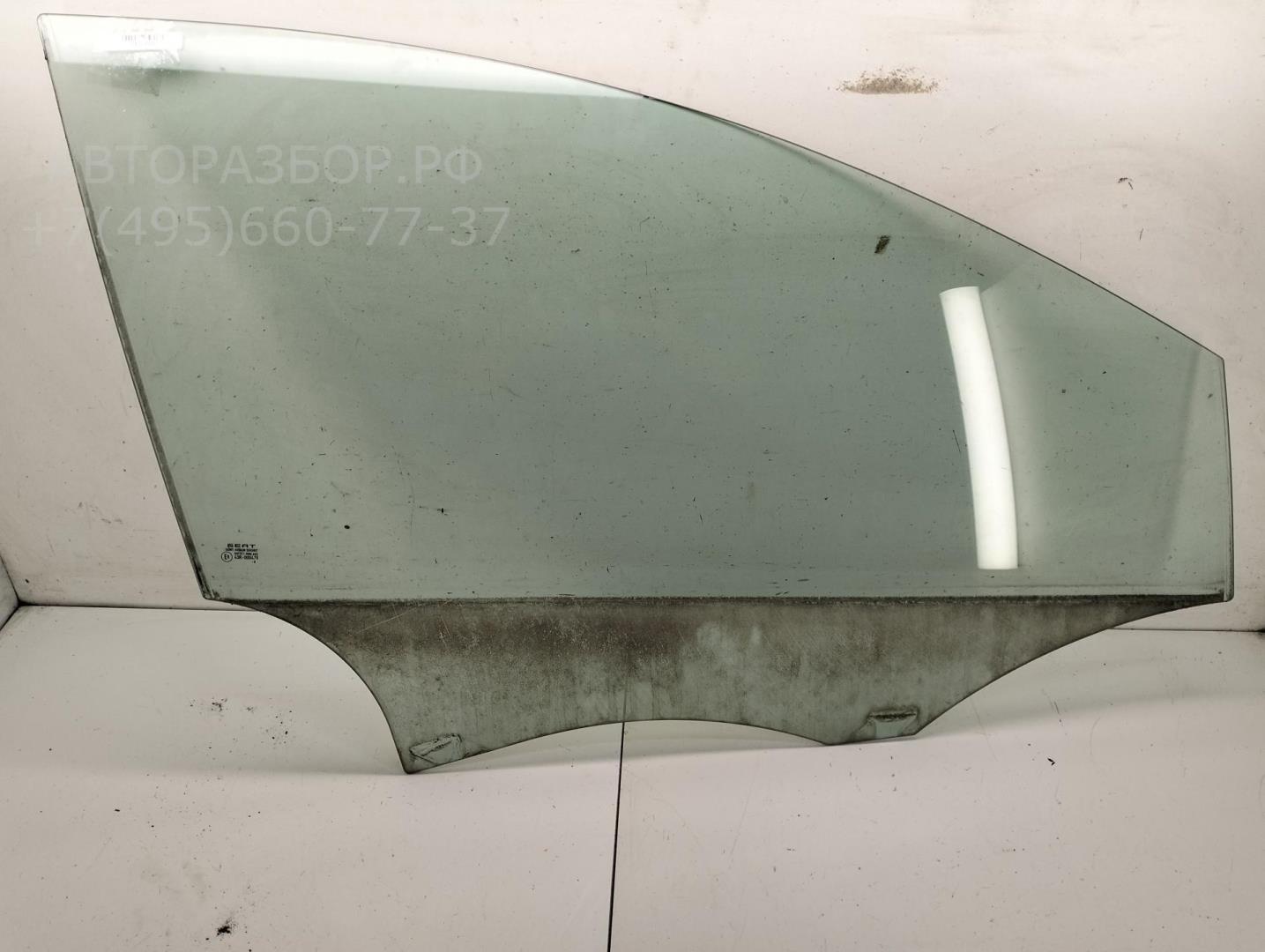 Стекло двери передней правой