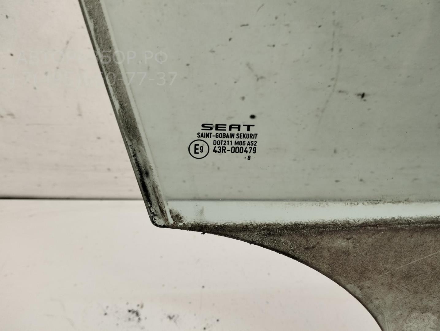 Стекло двери передней правой