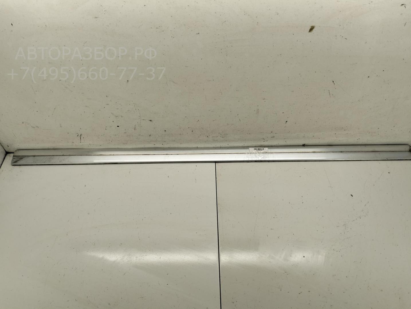 Накладка двери передней правой