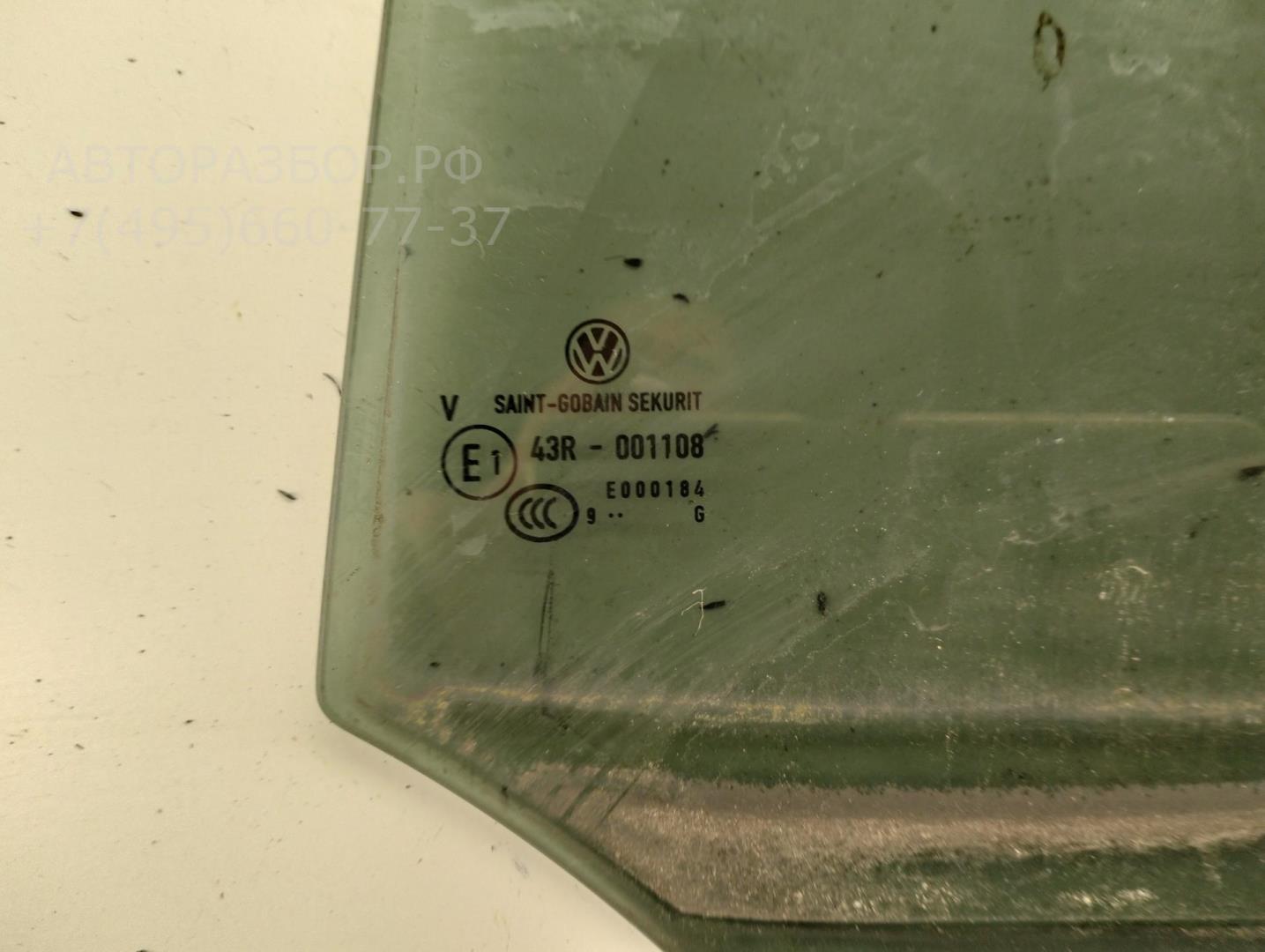 Стекло двери задней правой (форточка)