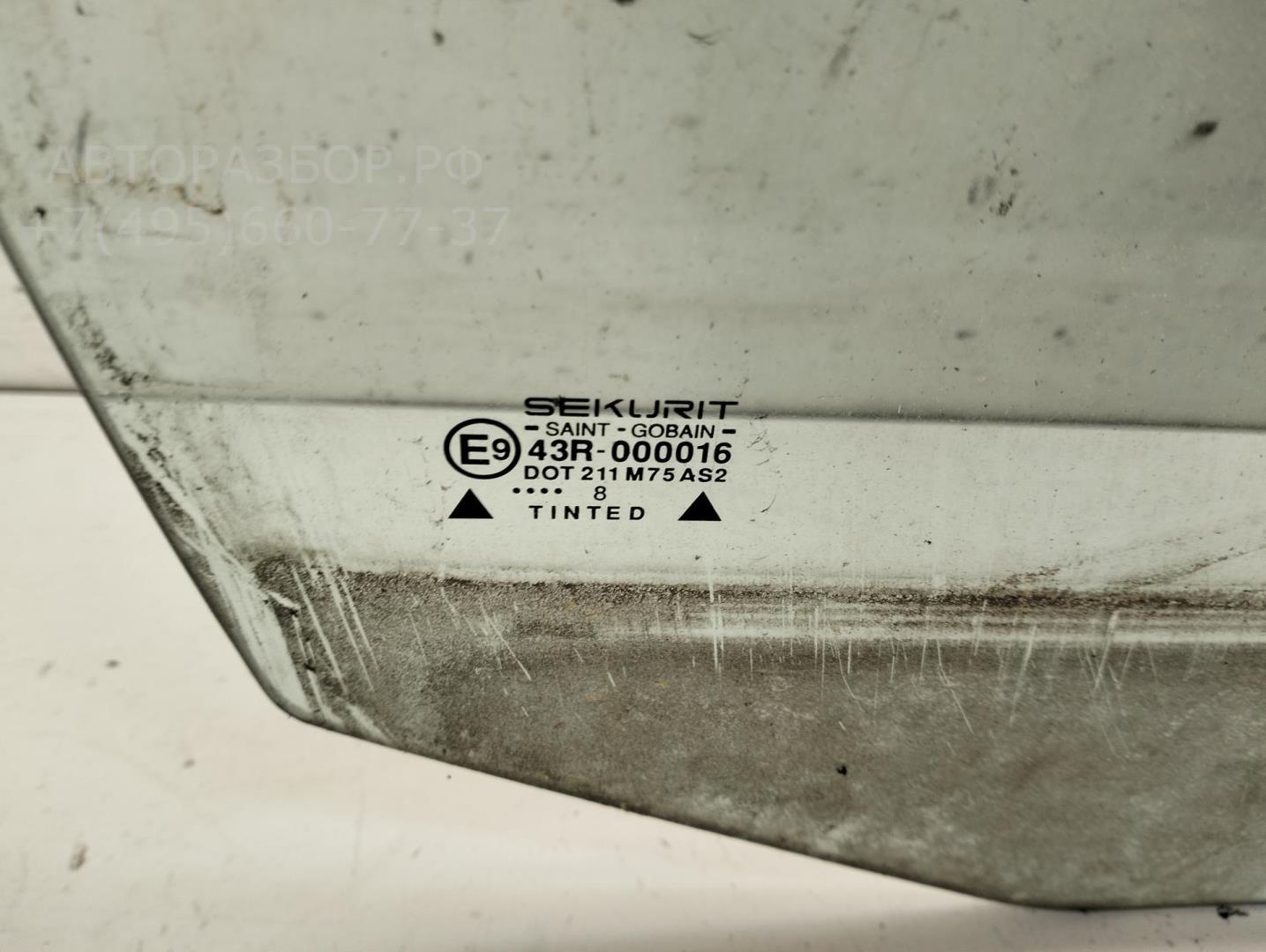 Стекло двери передней правой