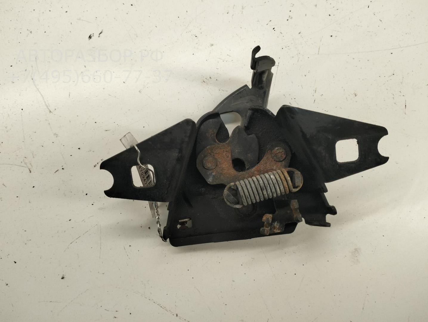 Замок капота