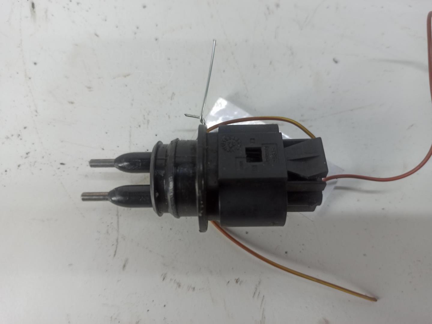 Датчик уровня в бачок омывателя