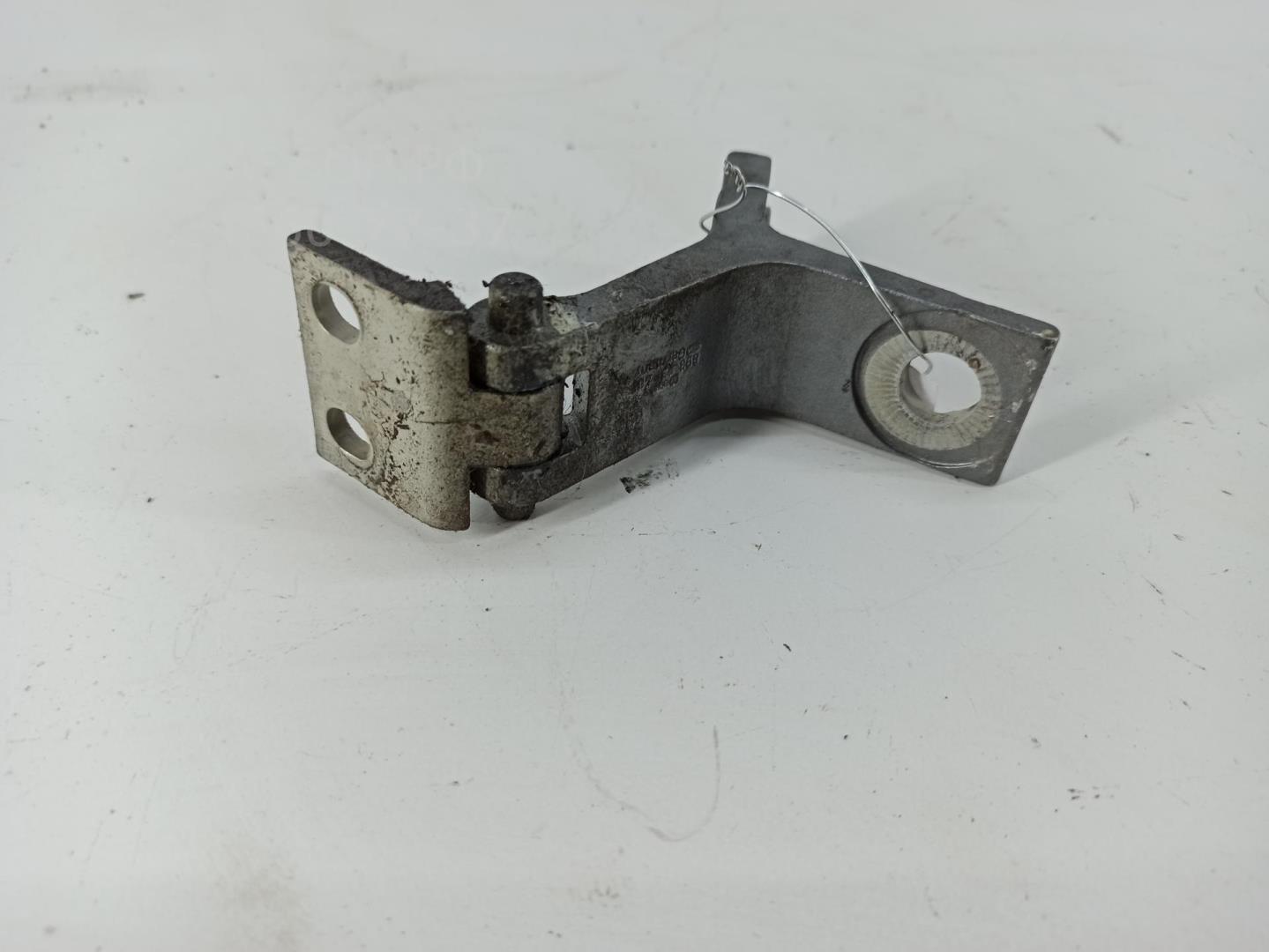 Петля двери