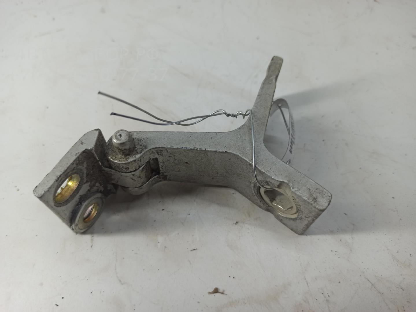 Петля двери