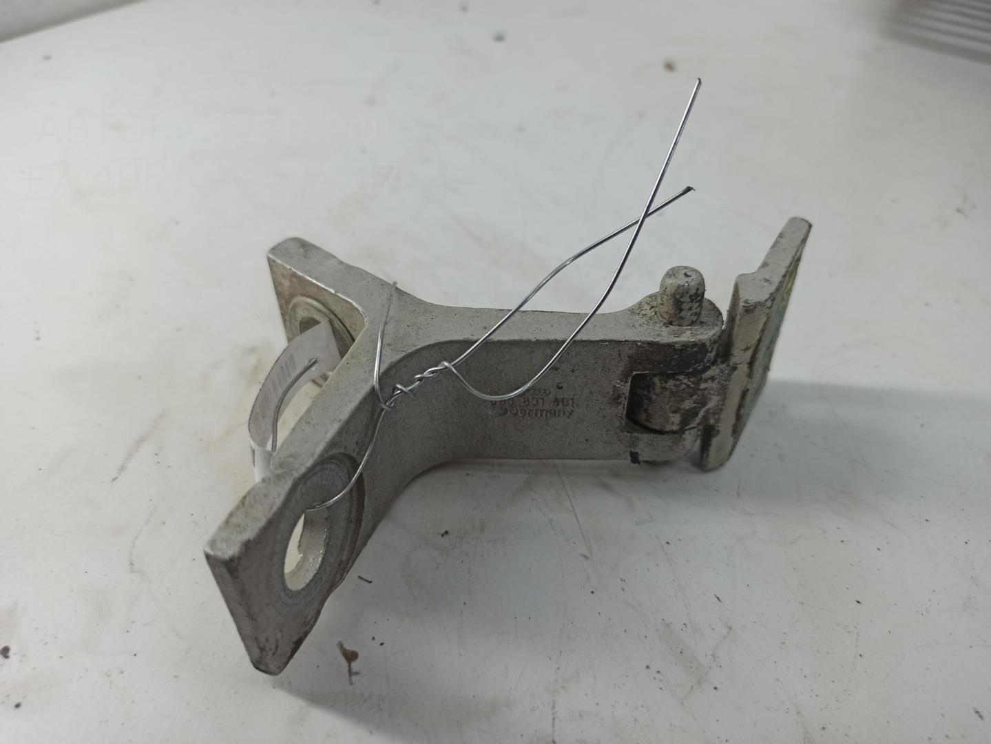 Петля двери