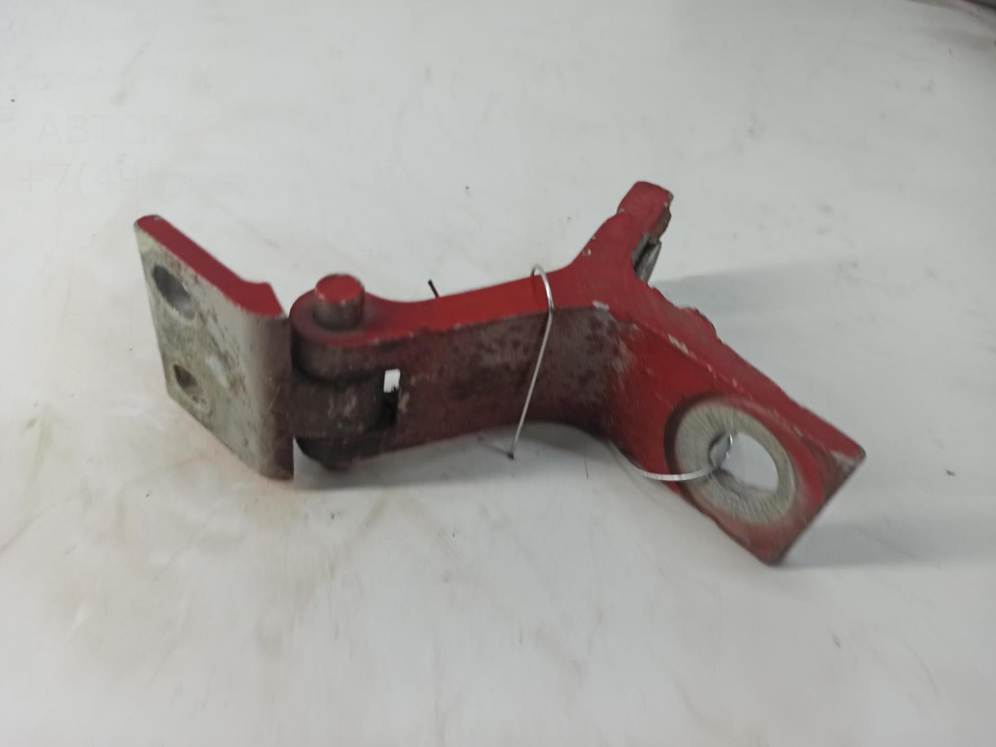 Петля двери