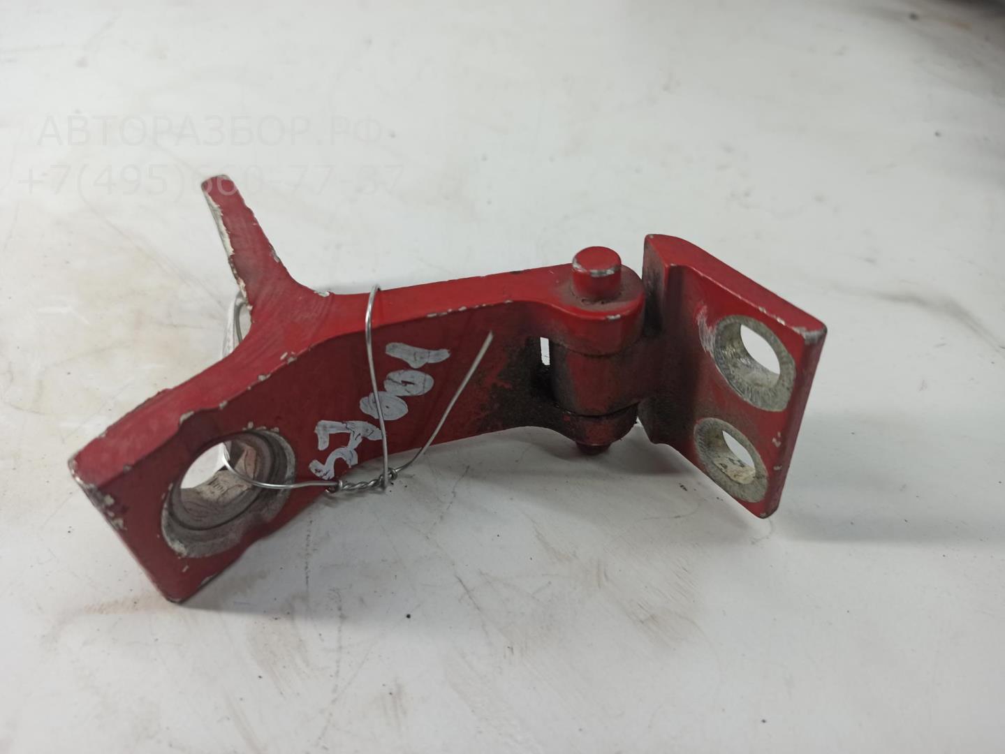 Петля двери