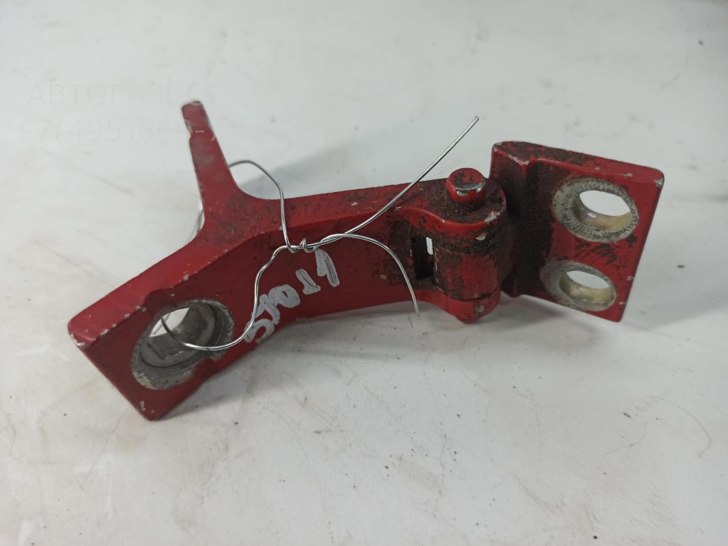 Петля двери