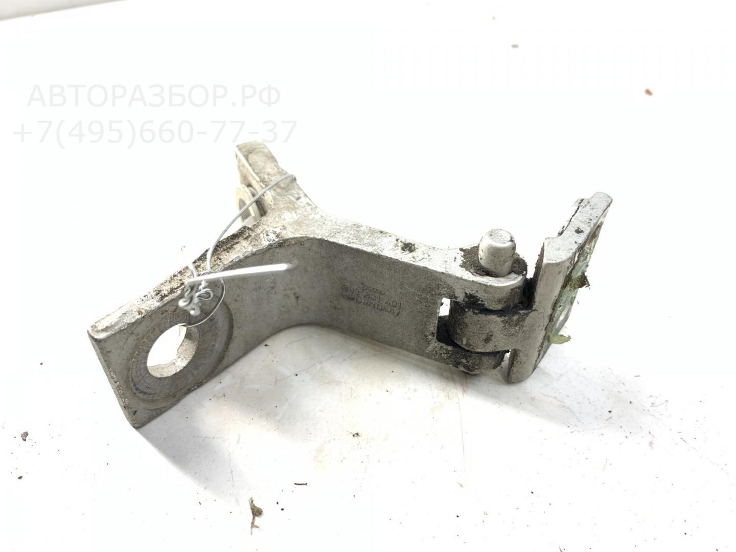 Петля двери