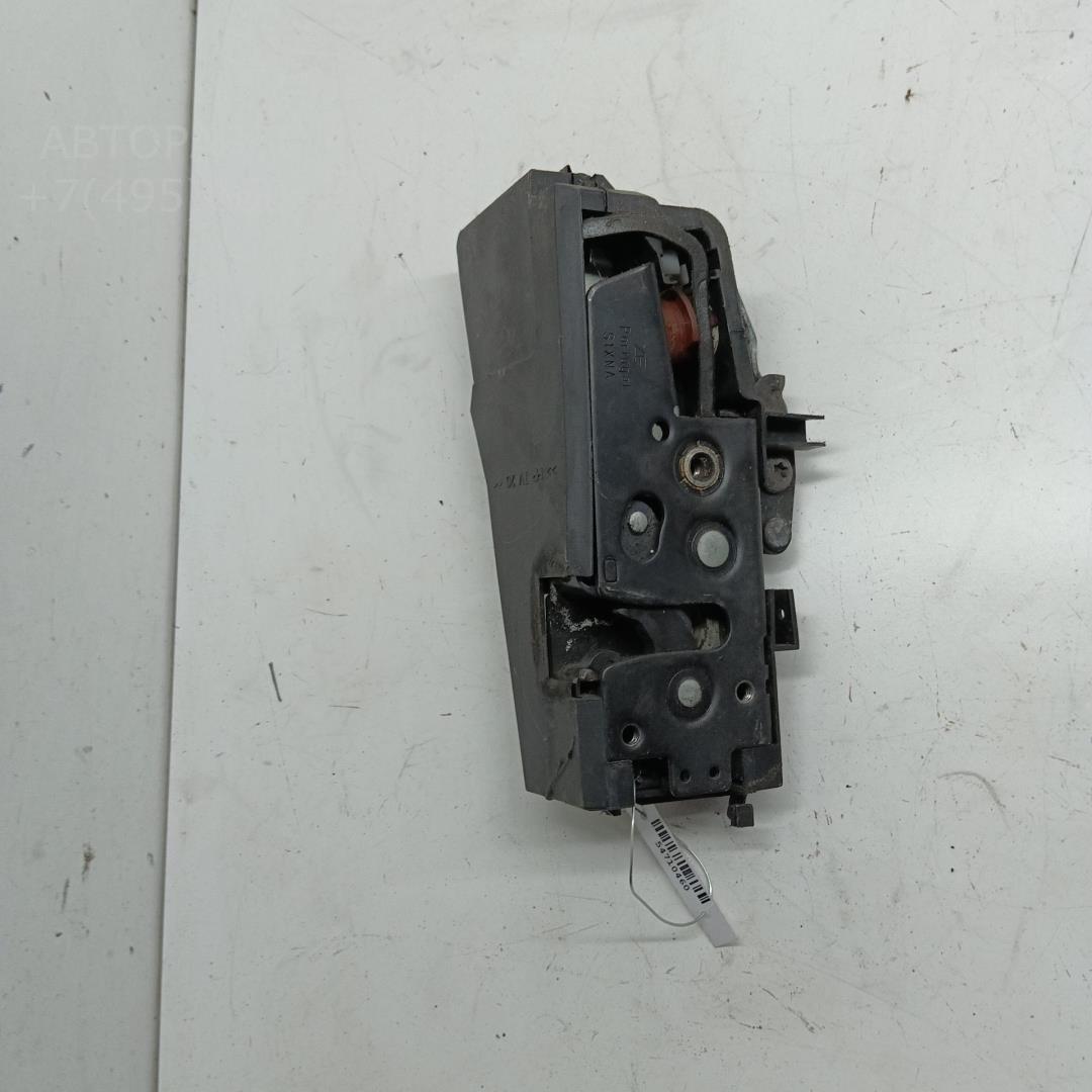 Замок двери передней правой