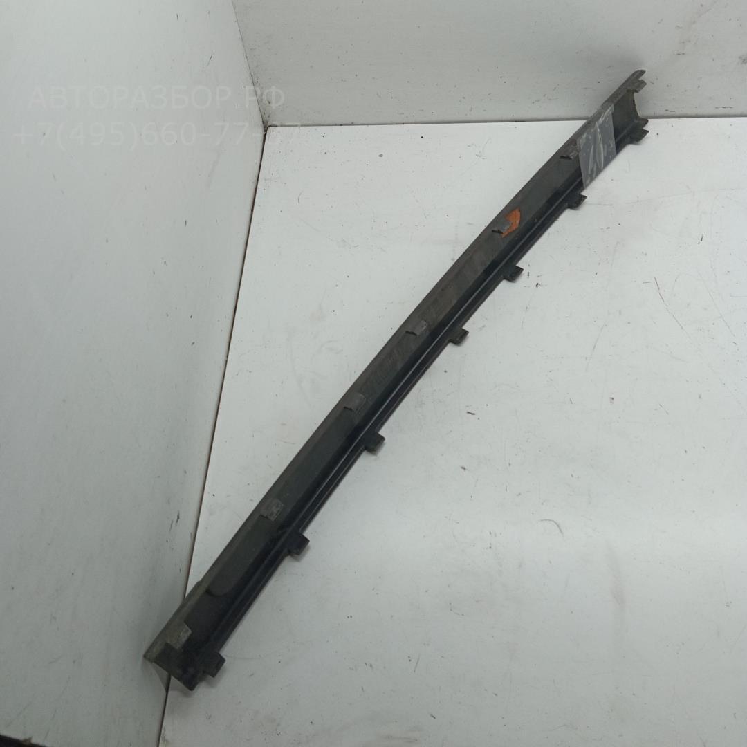 Молдинг переднего бампера