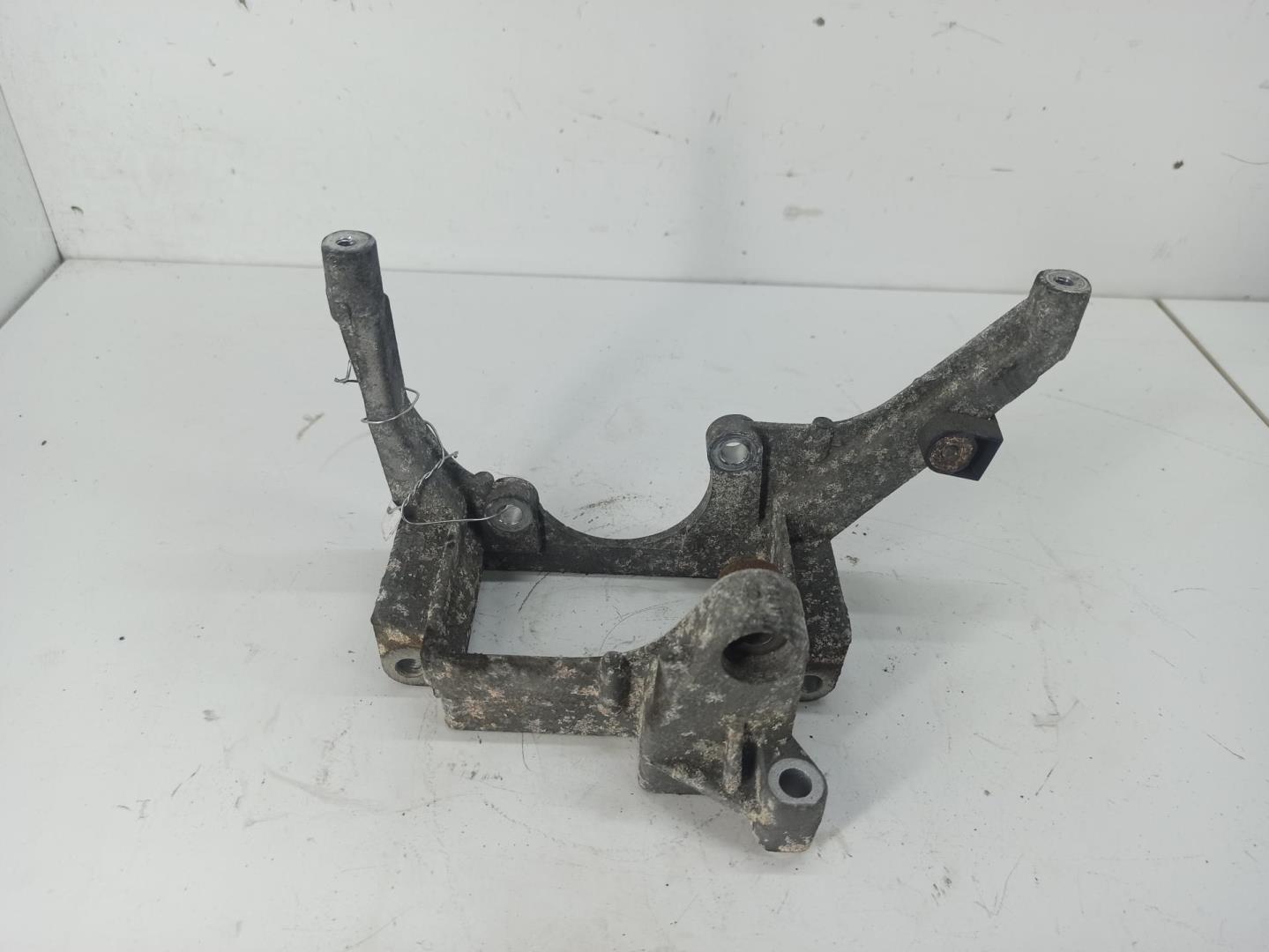 Кронштейн ГУР